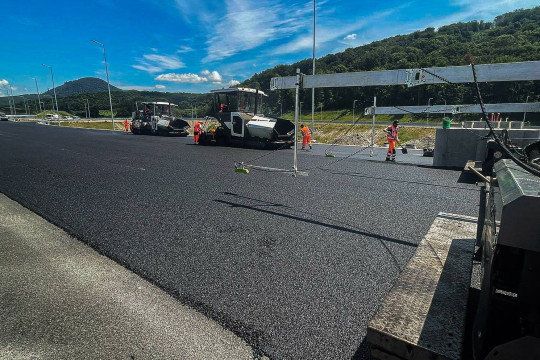 Nová vozovka na západnej D2 pri hranici s Maďarskom