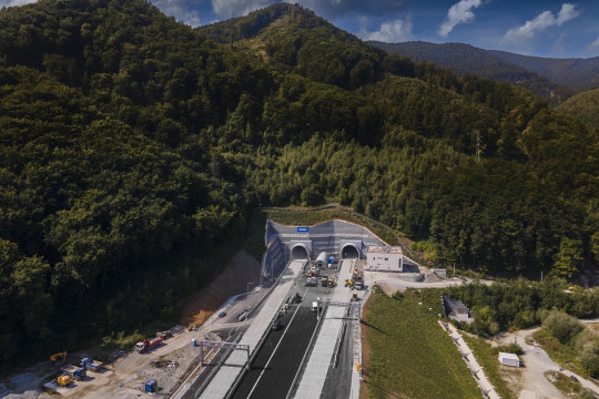 Dokončenie úpravy značenia na D1 pri Dubnej Skale
