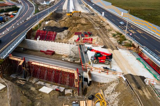 Pri rozširovaní D1 postupujeme vo výstavbe mostov