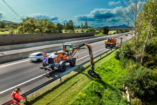 Tohtoročná jarná údržba odštartovala naplno. Vyčistili sme milióny štvorcových metrov vozovky