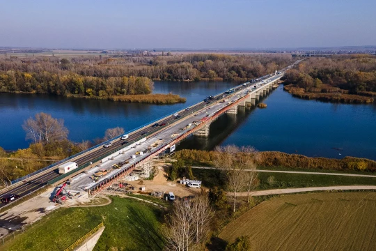 Výnimočná a unikátna rekonštrukcia mosta Váhovce smeruje do finále