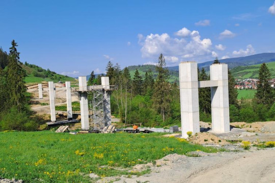 Na stavbe obchvatu Tvrdošína začíname s odstreľovaním horniny