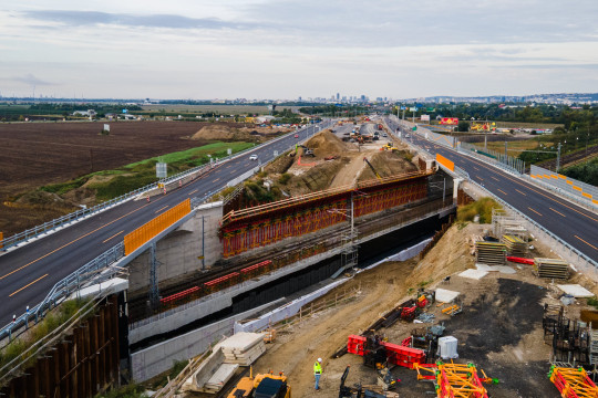Práce na diaľnici D1 pri Bratislave napredujú aj počas jesenných mesiacov