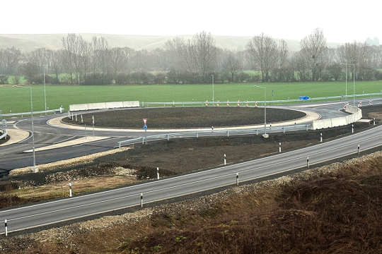 Nová okružná križovatka pri Kapušanoch je v prevádzke