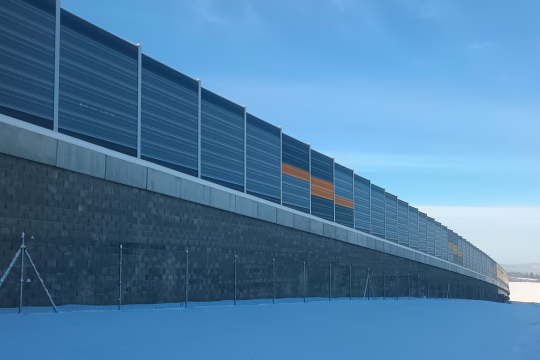 Uplynulý rok priniesol popri nových diaľničných úsekoch aj kilometre protihlukových stien