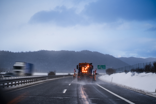 Zimná údržba diaľnic pokračuje, za túto zimu sme použili už 22.000 ton posypu