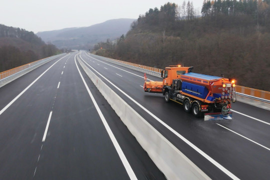 Od včerajšieho večera diaľničiari vykonali posyp na 13 500 kilometroch